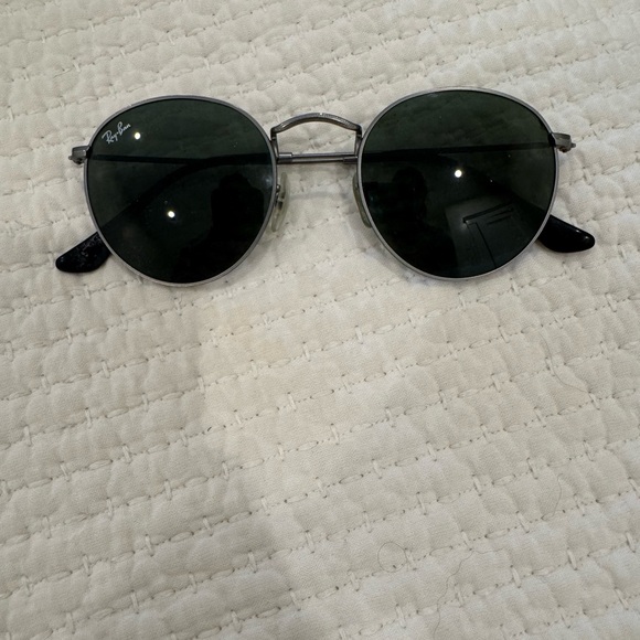 Ray-Ban Black Round Sunglasses - Picture 2 of 2